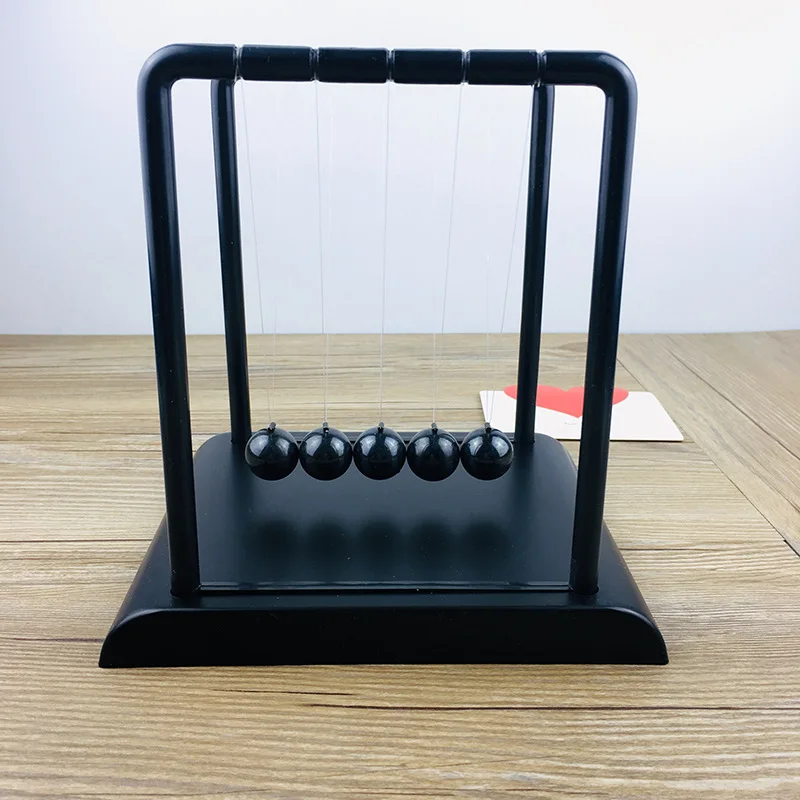 Péndulo de Newton negro, pisci - Newton Cradle Large reseña y precio